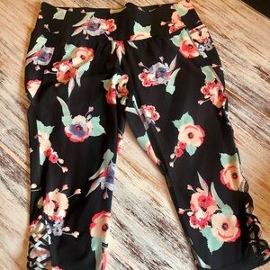 LIVI by Lane Bryant 22/24 cropped leggings NWOT